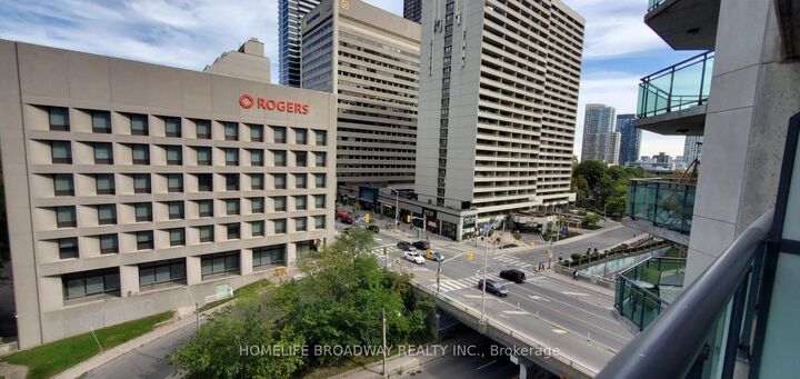 Property Photo:  300 Bloor Street E 905  ON M4W 3Y2 