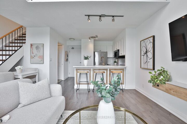 Property Photo:  18 Merton Street 703  ON M4S 3G9 