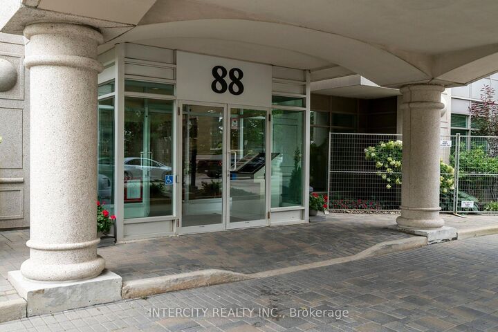 Property Photo: 88 Palace Pier Court 907 ON M8V 4C2