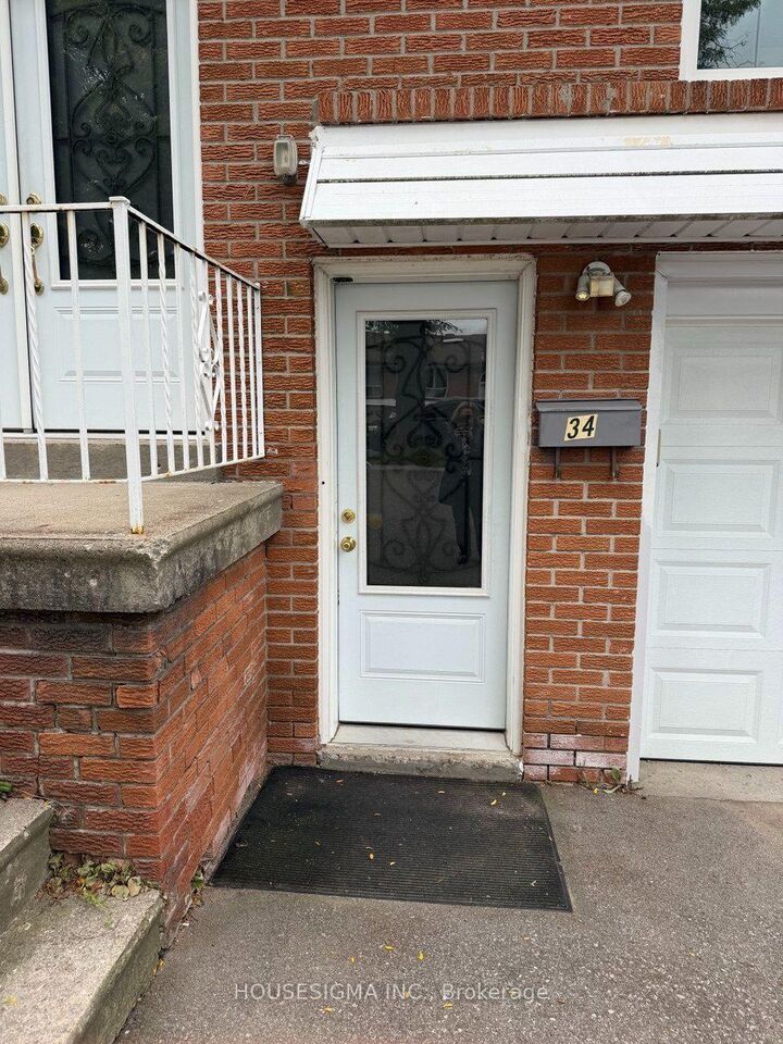 Property Photo: 34 Ladner Drive ON M2J 3Z7