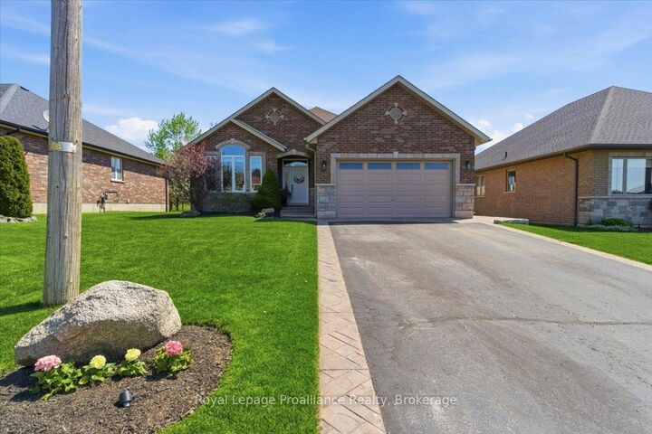 Property Photo:  109 Pinnacle Street  ON K0K 1H0 