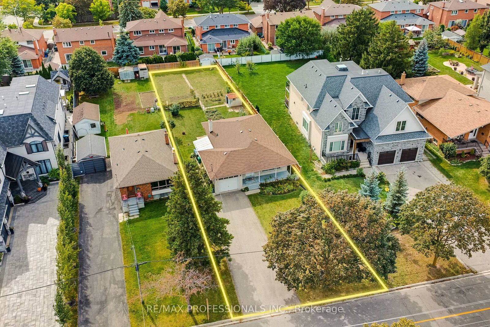 Property Photo:  4038 Wilcox Road  ON L4Z 1B7 