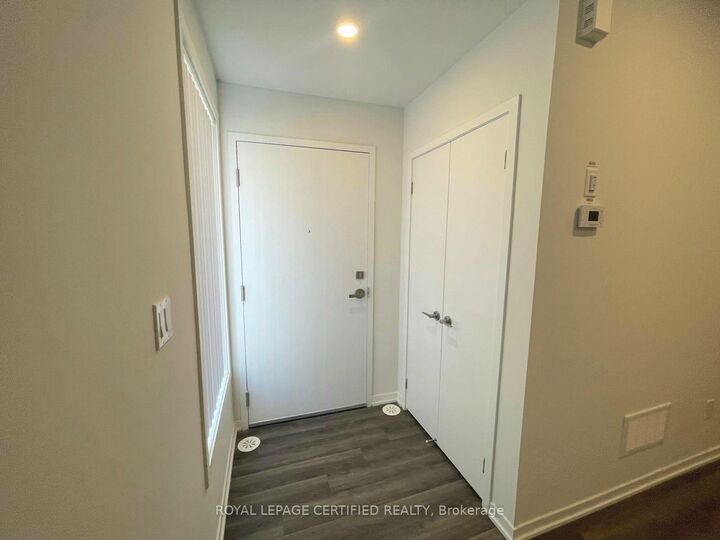 Property Photo:  151 Honeycrisp Crescent 176  ON L4K 0N7 