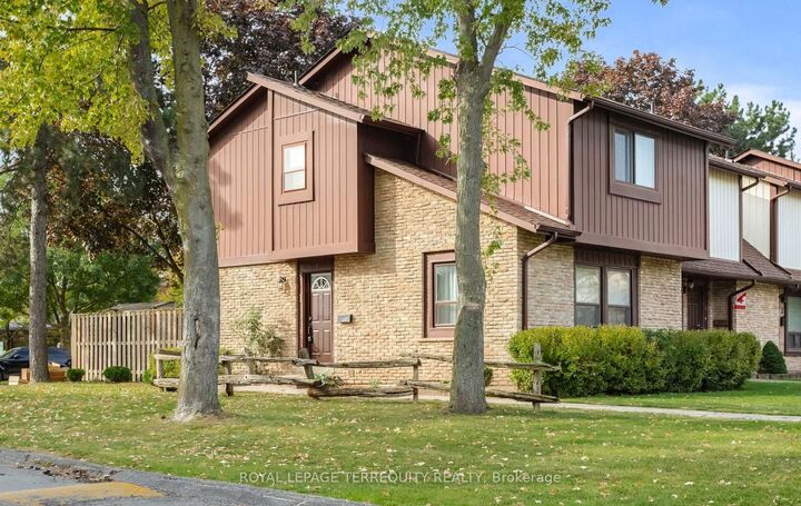 Property Photo: 6650 Falconer Drive 1 ON L5N 1B5