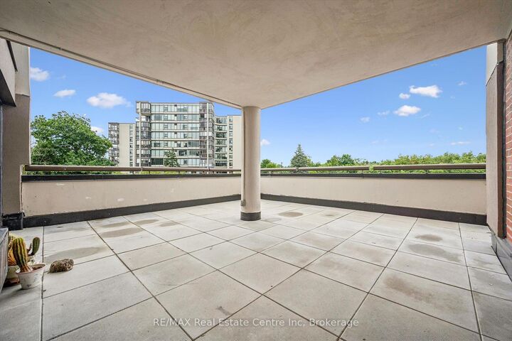 Property Photo:  22 Marilyn Drive 201  ON N1H 7T1 