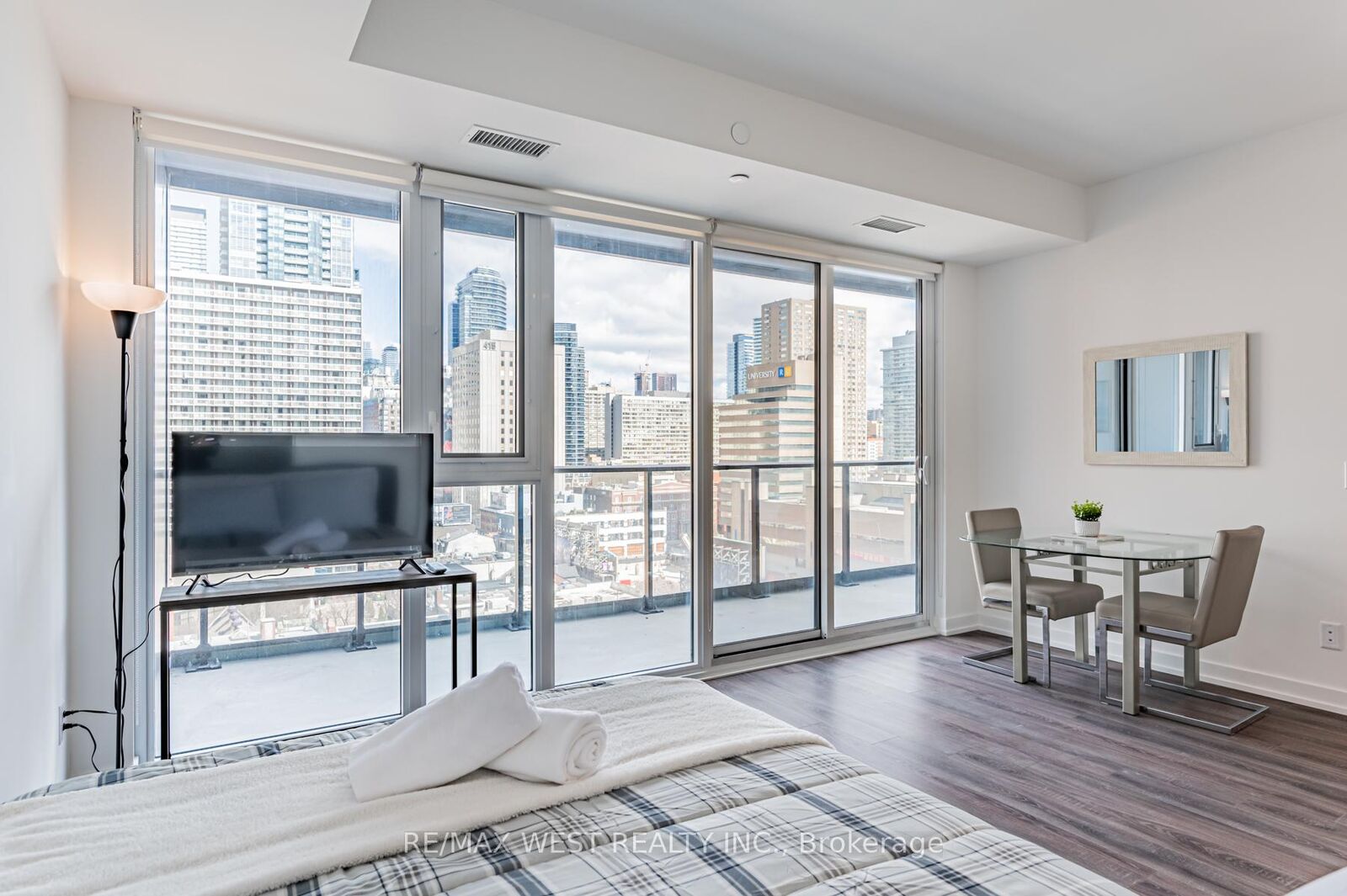 Property Photo: 20 Edward Street 901 ON M5G 1C9