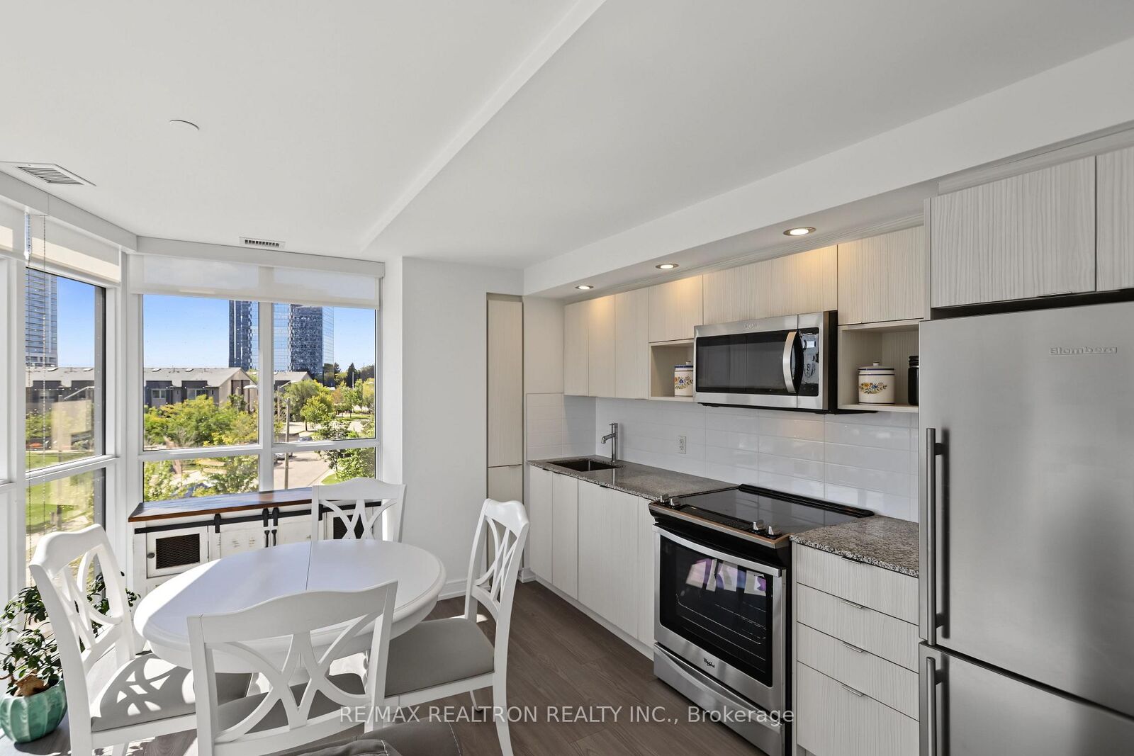 Property Photo:  225 Village Green Square 308  ON M1S 0N4 