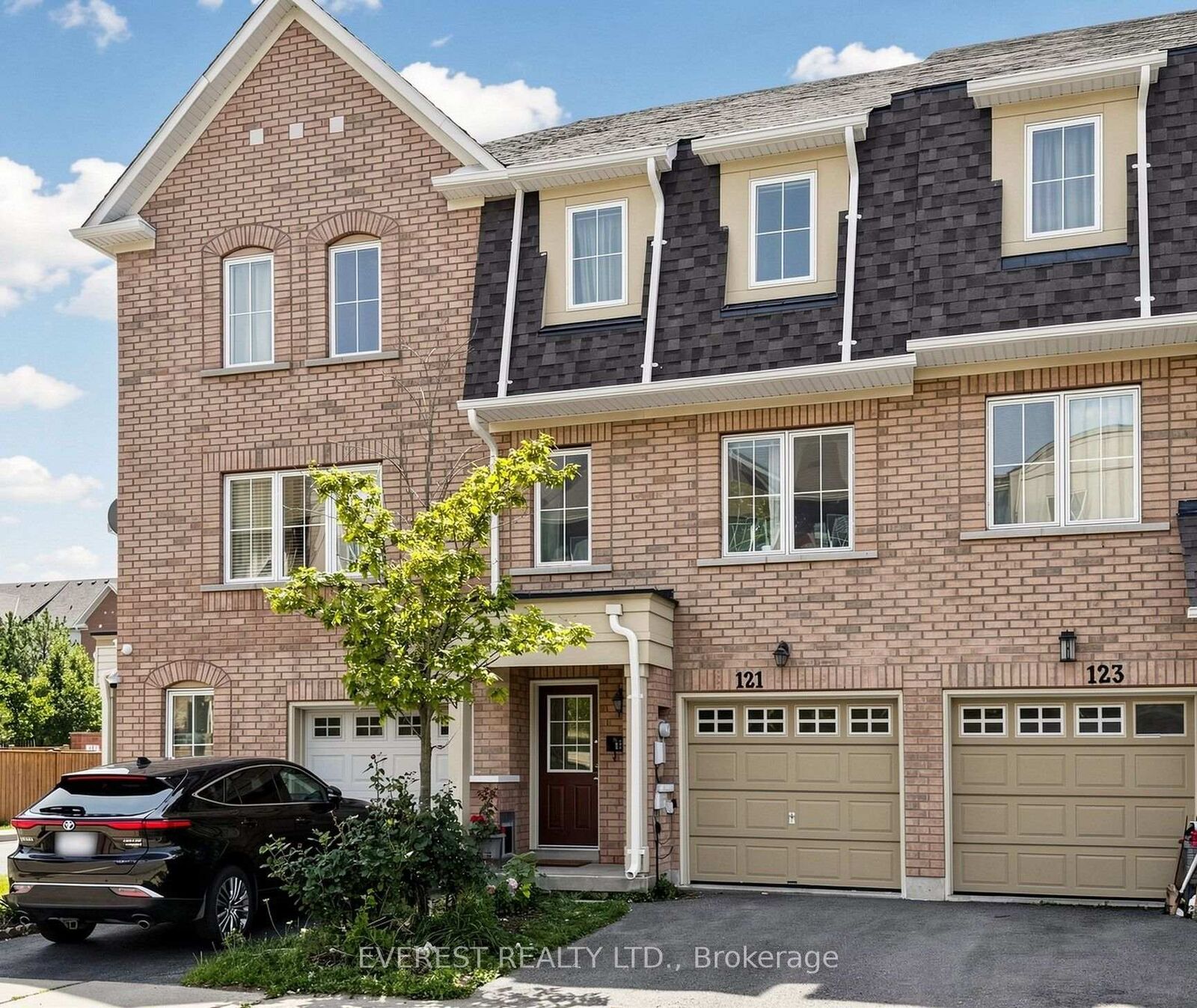 Property Photo:  121 Jenkinson Way  ON M1P 5H5 