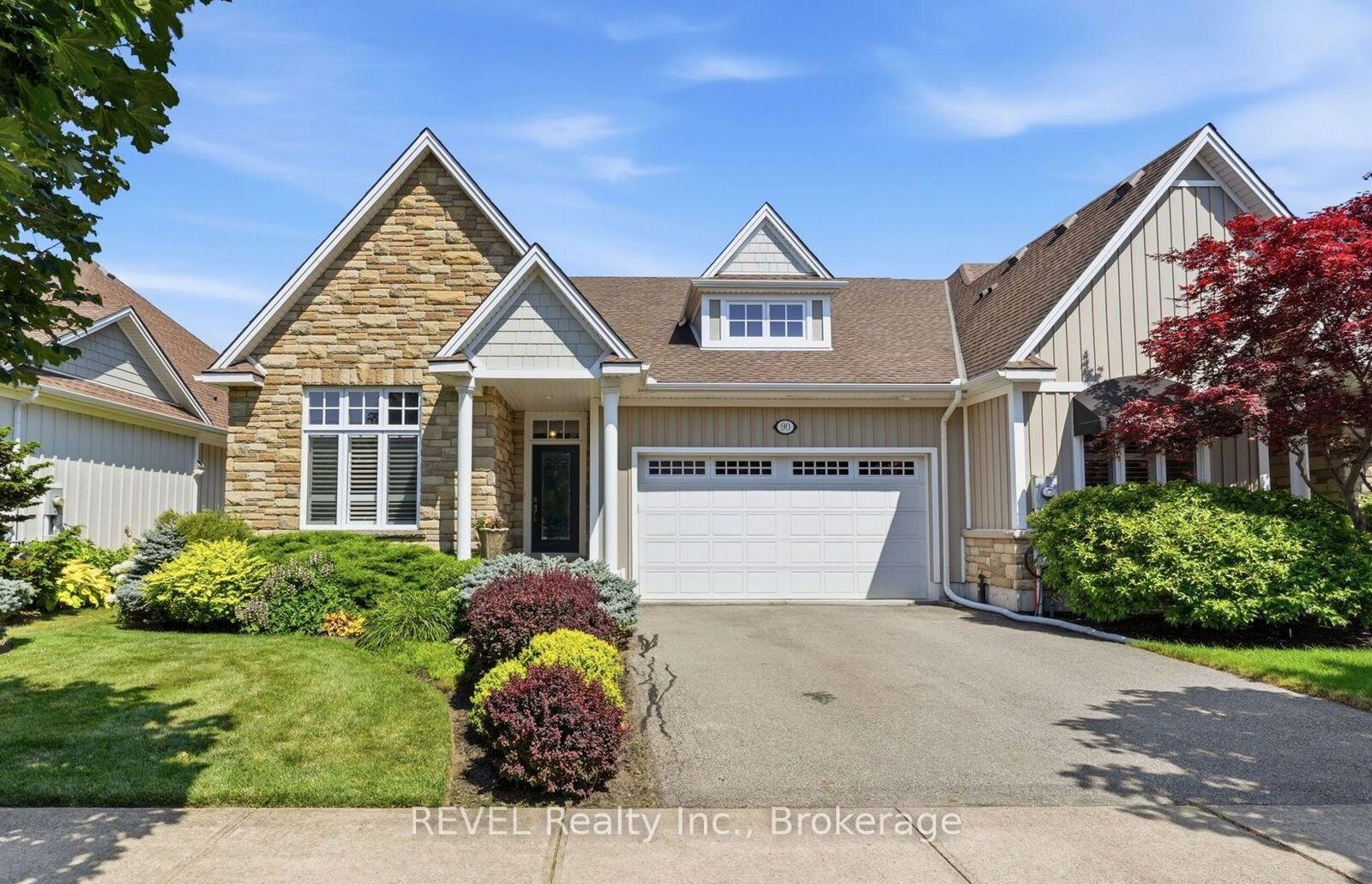 Property Photo:  90 Sunrise Court  ON L0S 1N0 