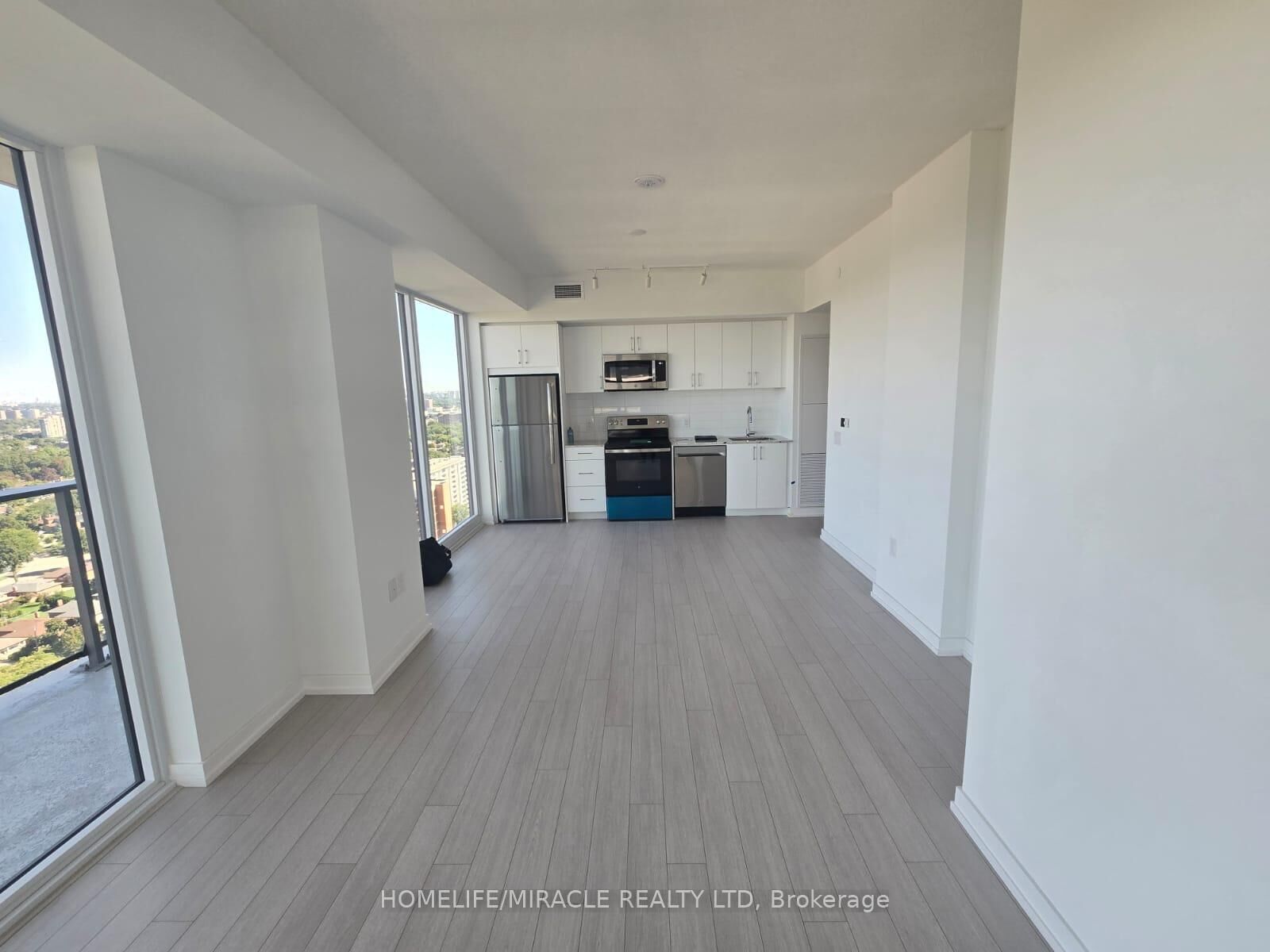 Property Photo:  4010 Eglinton Avenue W 2319  ON M9A 0G5 