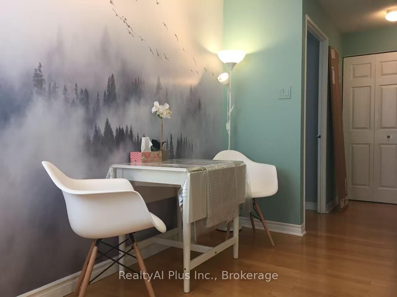 Property Photo: 736 Bay Street 2210 ON M5G 2M4