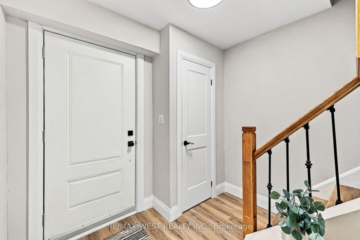 Property Photo: 721 Cricklewood Drive 3 ON L1K 1R5