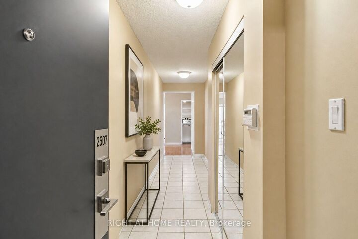 Property Photo:  3650 Kaneff Crescent 2507  ON L5A 4A1 