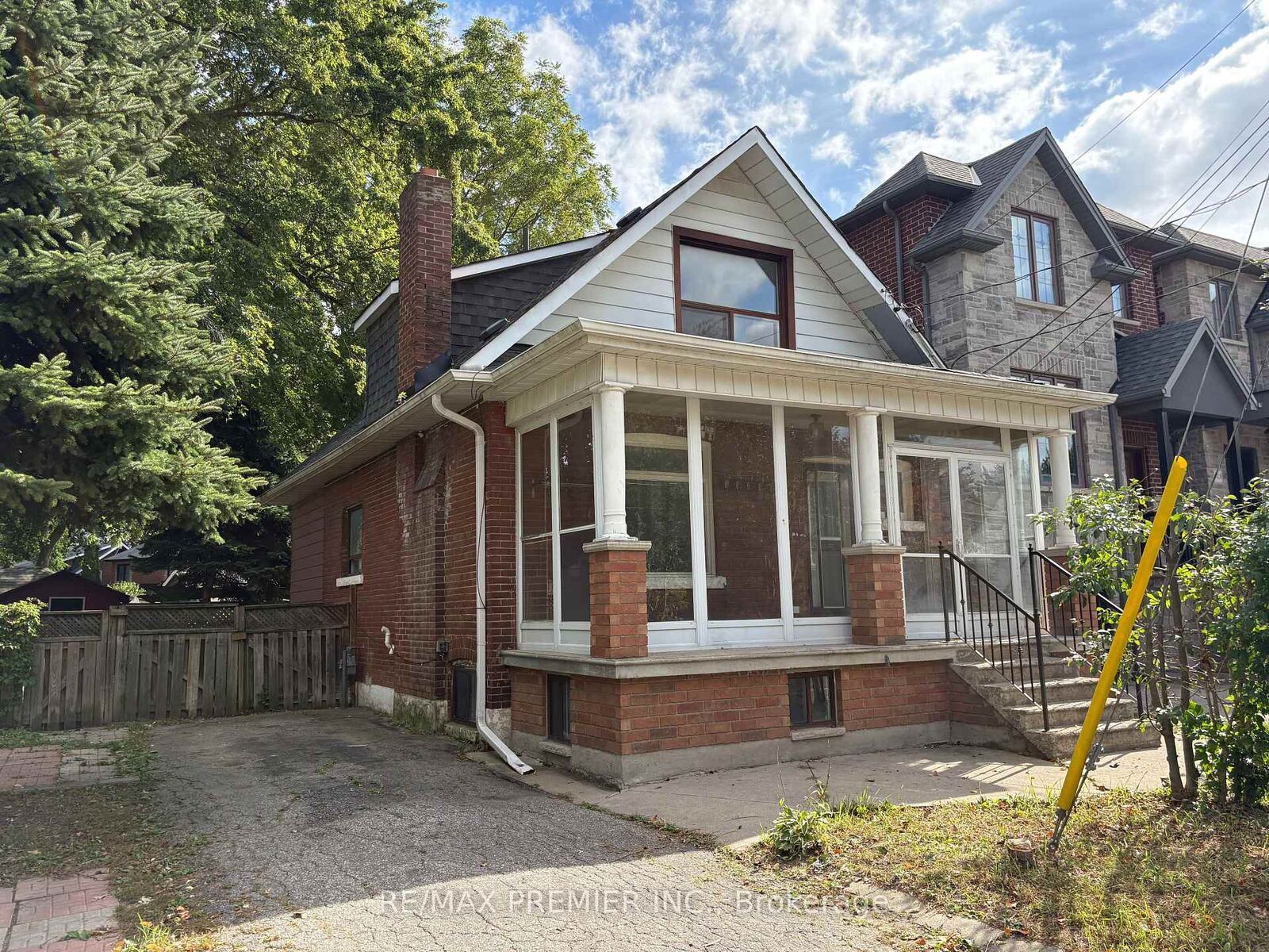 Property Photo:  33 Royal York Road  ON M8V 2T3 