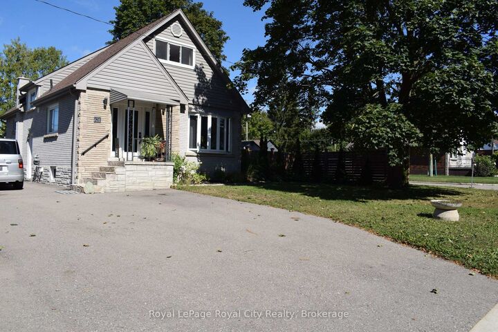 Property Photo:  61 Nelson Court  ON L7J 1A5 