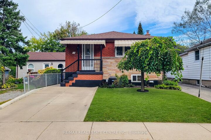 Property Photo:  137 East 16th Street  ON L9A 4J4 
