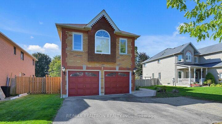 Property Photo:  152 Elizabeth Street  ON L1T 3X5 