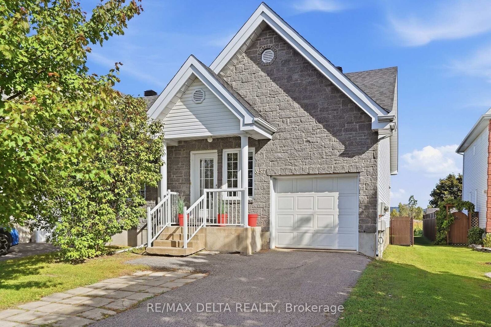 Property Photo:  851 Nelson Street W  ON K6A 3T3 