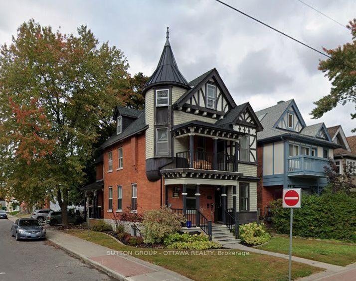 Property Photo:  607 Maclaren Street  ON K1R 5K8 
