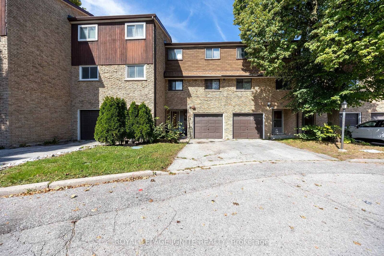 Property Photo: 21 Rockwood Drive 4 ON M1M 3M9