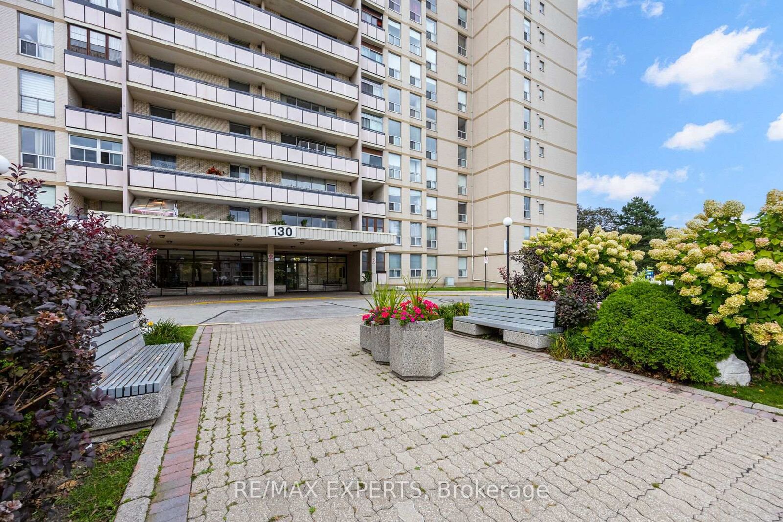 Property Photo:  130 Neptune Drive 1104  ON M6A 1X5 