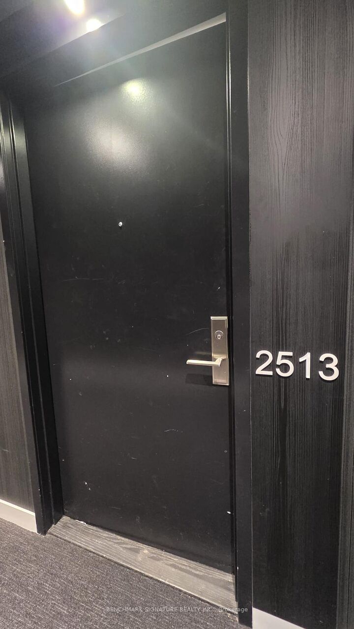 Property Photo:  20 Edward Street 2513  ON M5G 0C5 