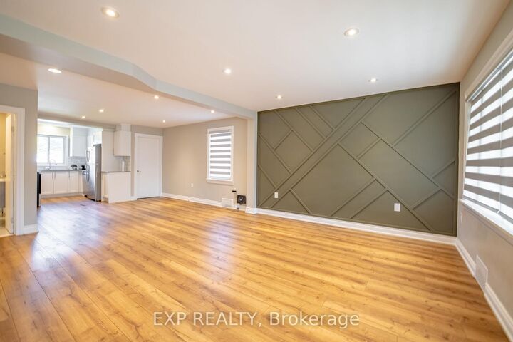 Property Photo:  293 McAlpine Avenue S Upper  ON L3B 1V1 