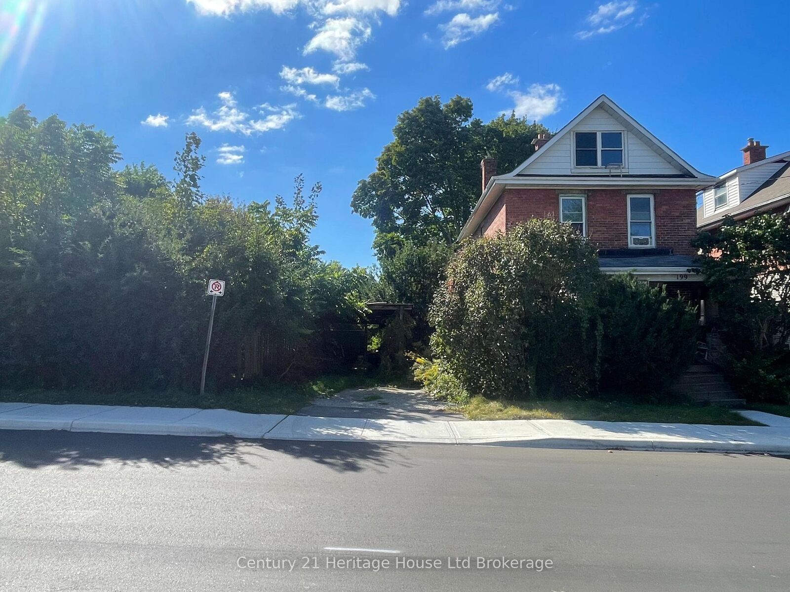 Property Photo:  199 Wellington Street N  ON N4S 6R7 