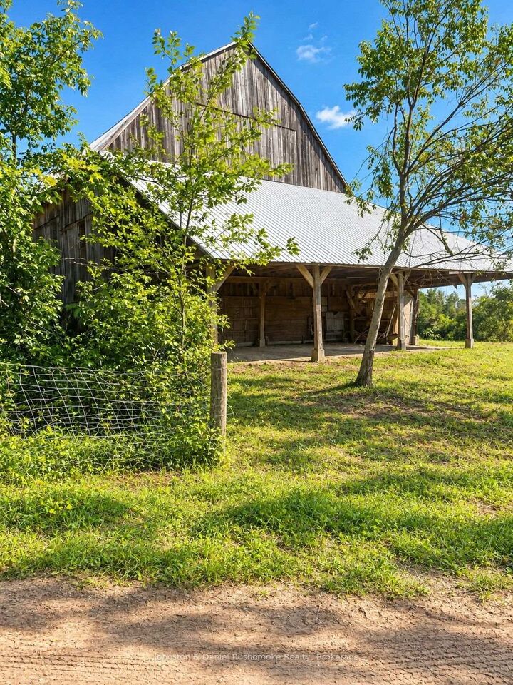 Property Photo:  2817 Line 5 Road W  ON L0K 2B0 