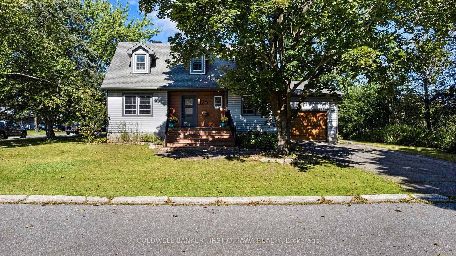 Property Photo:  25 Robert Road  ON K7H 3L2 