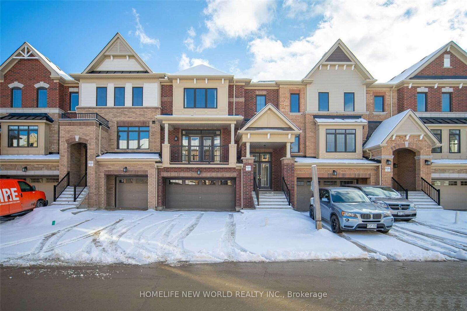 Property Photo: 5 Delft Drive ON L6C 0Z3