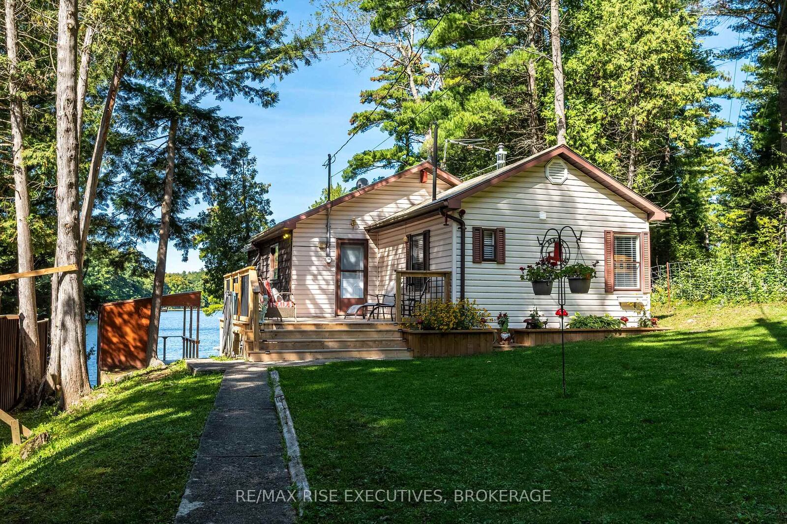 Property Photo:  1123 Willys Lane  ON K0H 1W0 