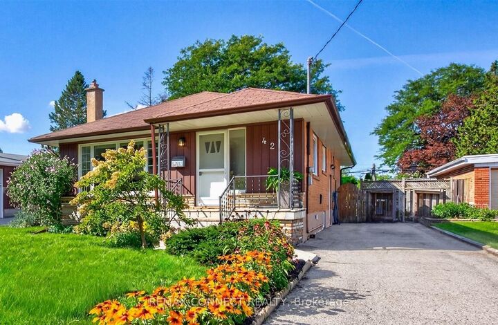 Property Photo:  42 Bainhart Crescent  ON M1H 2R3 