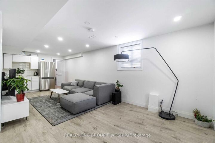 Property Photo:  355 Carruthers Avenue  ON L3X 2B7 