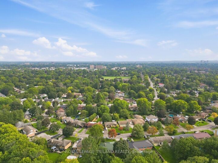 Property Photo:  438 Magnolia Crescent  ON N5Y 4S9 