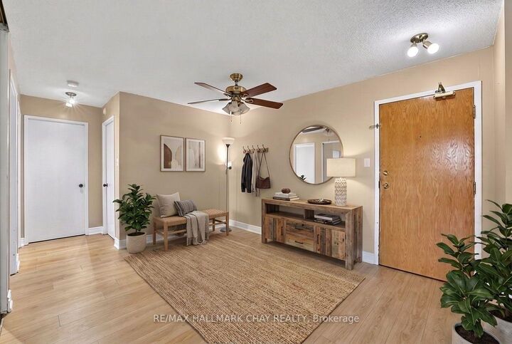 Property Photo:  326 Major Mackenzie Drive E 705  ON L4C 8T4 