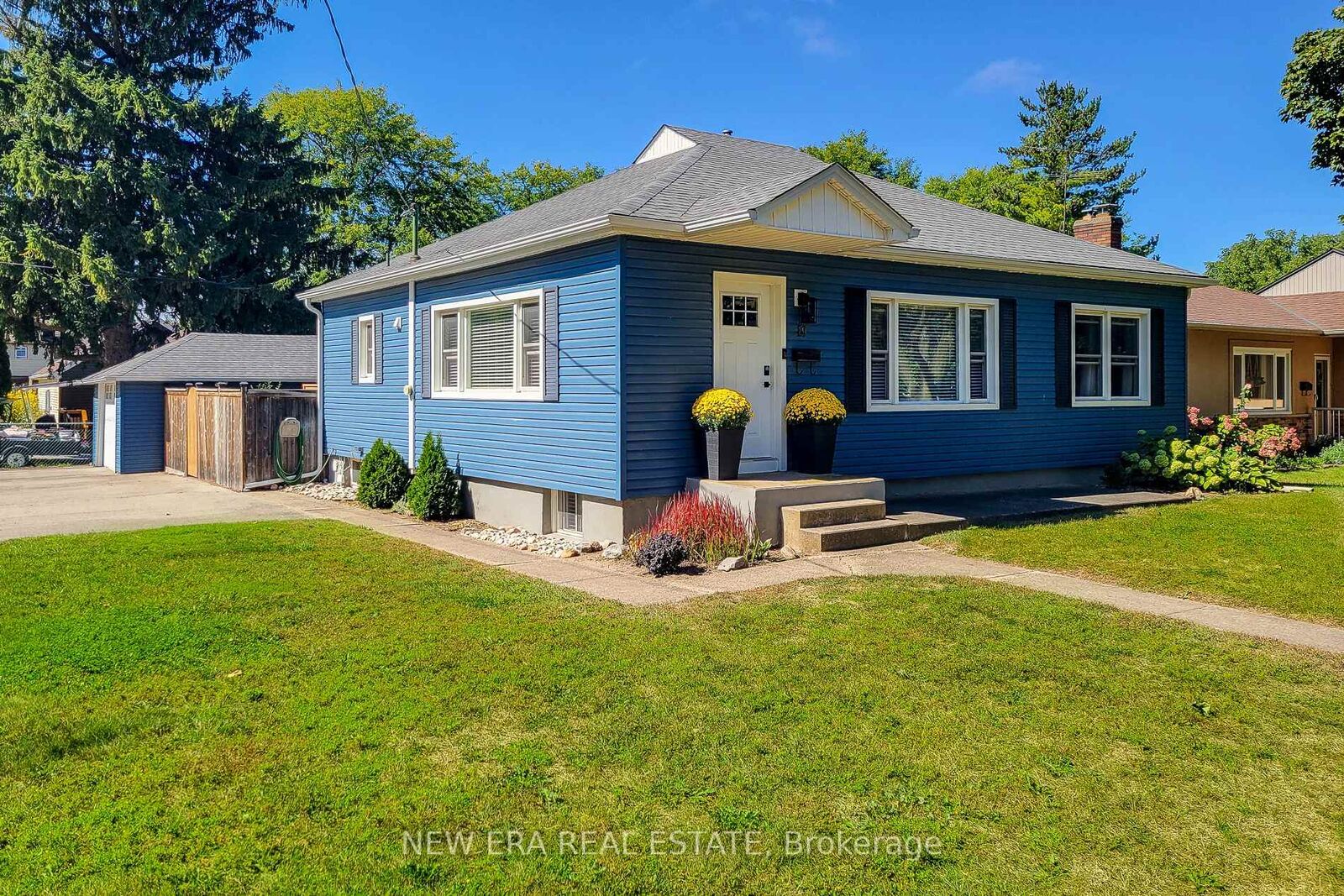 Property Photo: 19 Thorndale Avenue ON L2R 6A6