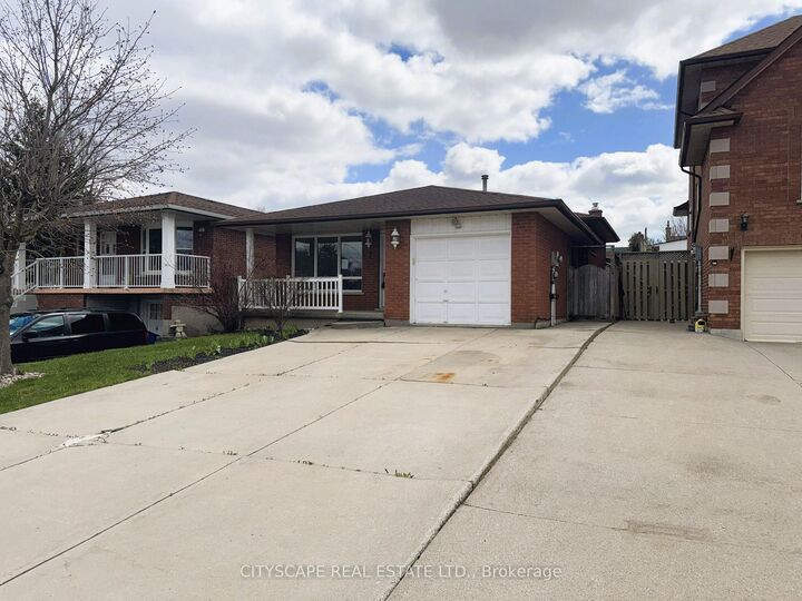 Property Photo:  7 Quincy Court  ON L8W 2T4 