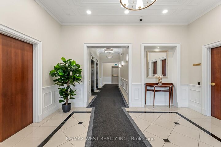 Property Photo:  4196 Dundas Street W 402  ON M8X 0A3 