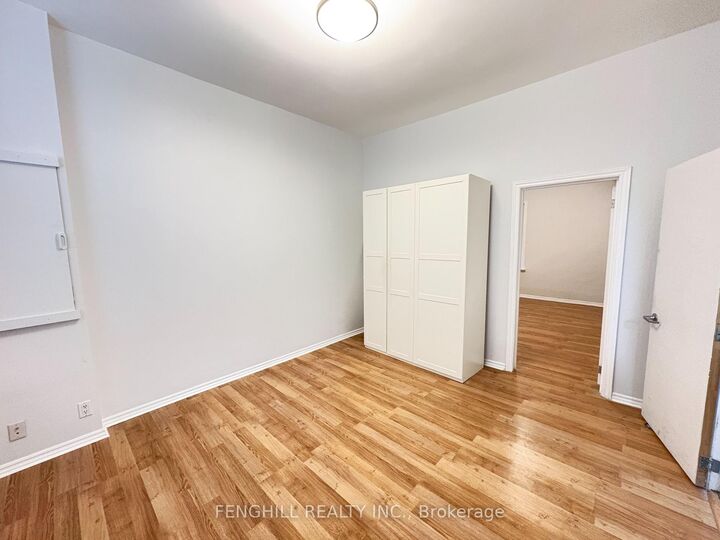 Property Photo:  270 Clinton (Main Level) Street  ON M6G 2Y6 