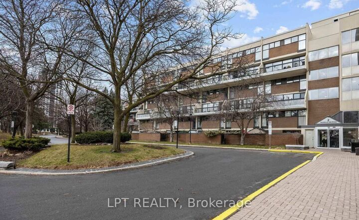 Property Photo: 2 Valhalla Inn Road 332 ON M9B 6C3