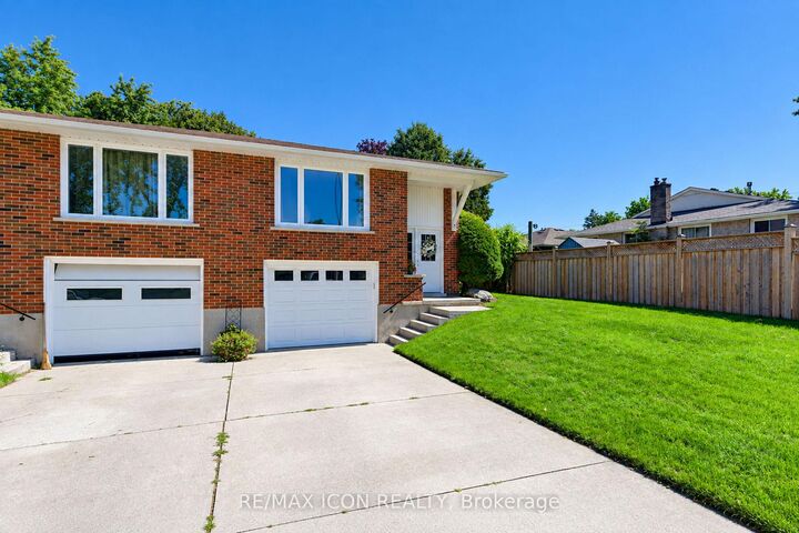 Property Photo:  31 Grosbeak Road  ON N3B 1V8 