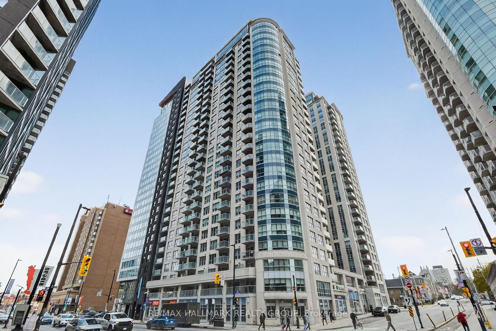 Property Photo: 242 Rideau Street 206 ON K1N 0B7