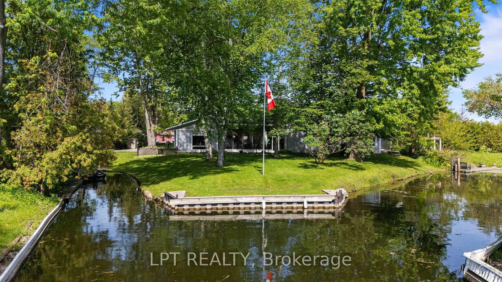 Property Photo:  204A The Queensway N/A S  ON L4P 2A6 