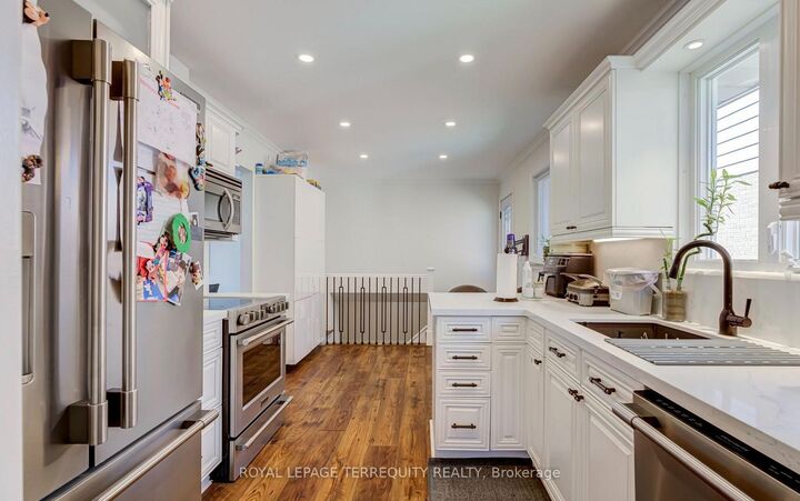 Property Photo:  2474 Yarmouth Crescent  ON L6L 2M8 