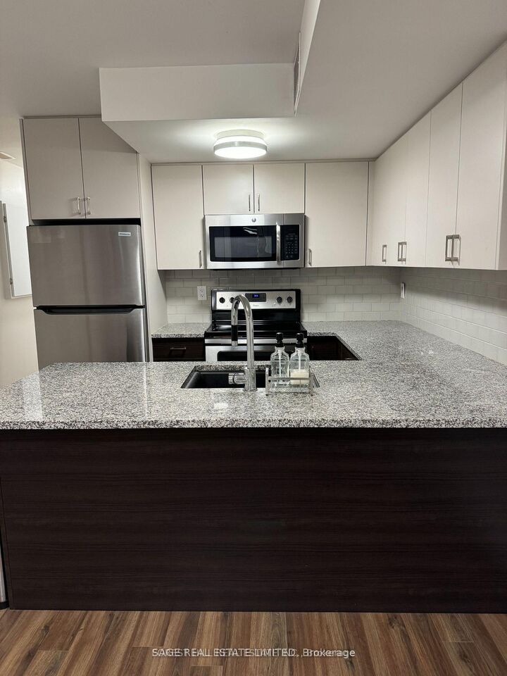 Property Photo:  228 Montose Avenue Lower  ON M6G 3G7 