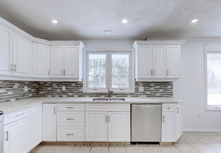 Property Photo:  20015 Bathurst Street  ON L9N 1N3 