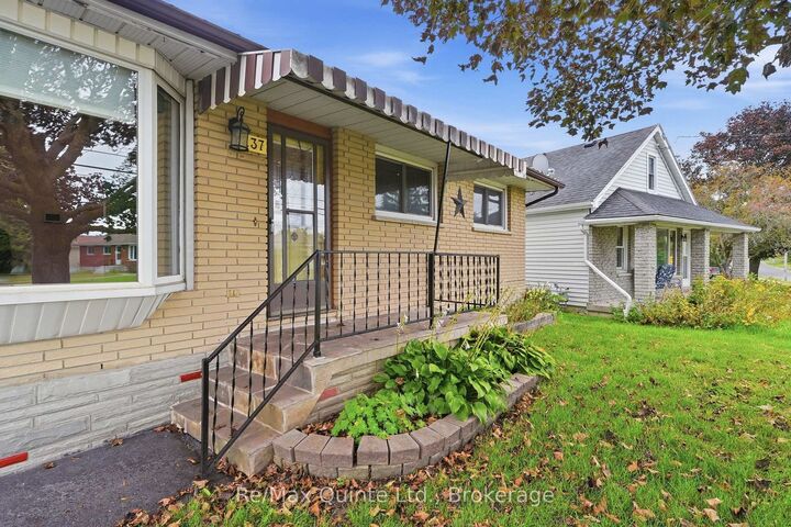 Property Photo:  237 Byron Street  ON K8V 2Z2 