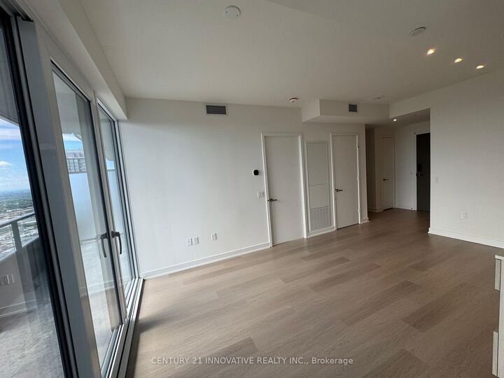 Property Photo:  448 Burnhamthorpe Road W 4009  ON L5B 0R4 