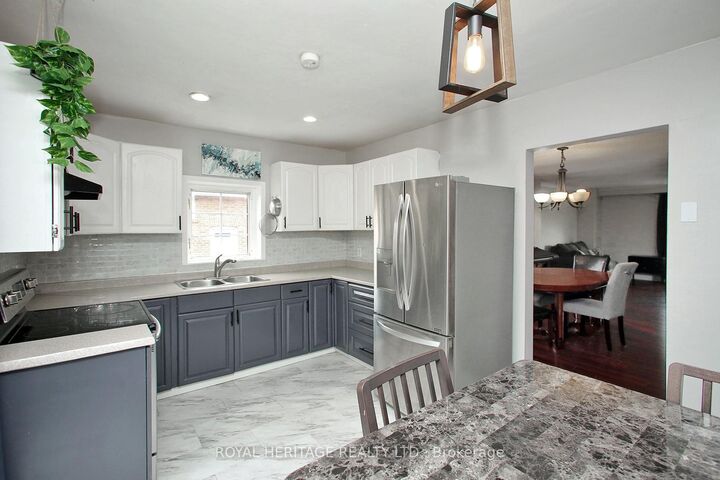 Property Photo:  4 Brantwood Drive  ON M1H 2G6 